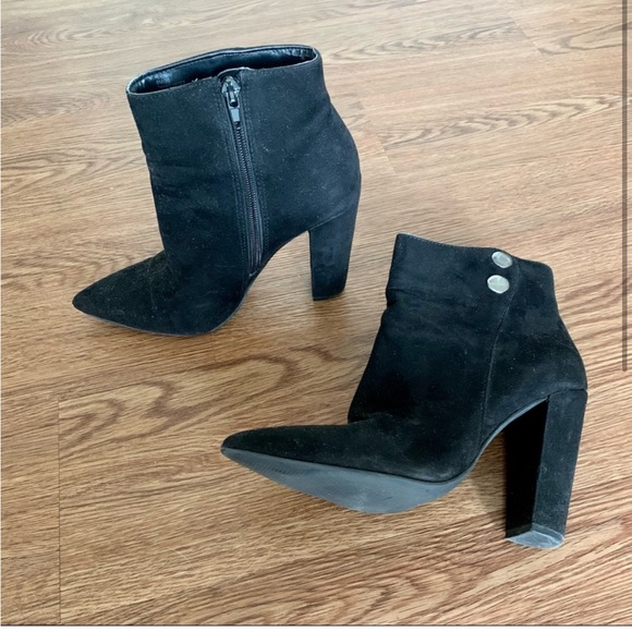 Pointed-toe black booties - Picture 3 of 3